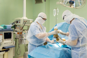Сургутская травмбольница нарастила объёмы высокотехнологичной помощи и телемедицинских консультаций