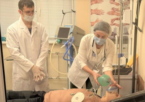 Престижно и ответственно. Врачи травмбольницы допускают к работе коллег после медицинских ВУЗов и ординатур 