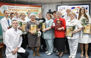 В честь 95-летия Югры сотрудники Сургутской травмбольницы награждены за многолетний труд на благо округа