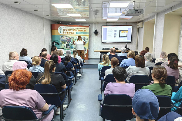 Финансовая грамотность - основа финансовой безопасности. В Сургутской травмбольнице прошла встреча с представителем Центрального Банка РФ
