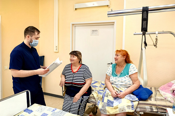 Жители Макеевки прибыли в Сургутскую травмбольницу для лечения коленных и тазобедренных суставов
