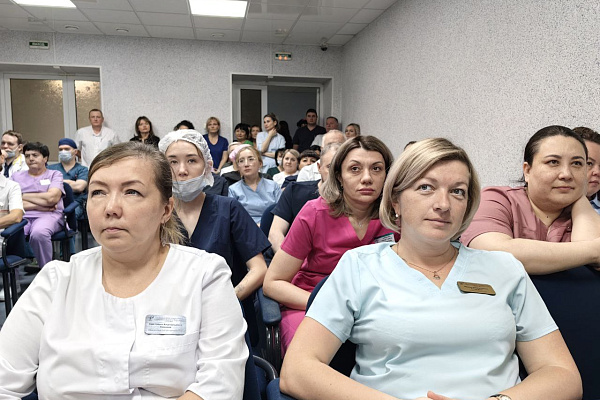 Финансовая грамотность - основа финансовой безопасности. В Сургутской травмбольнице прошла встреча с представителем Центрального Банка РФ