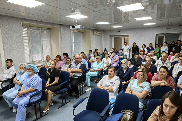 Финансовая грамотность - основа финансовой безопасности. В Сургутской травмбольнице прошла встреча с представителем Центрального Банка РФ