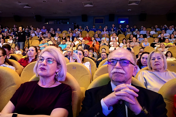На V  форуме «Югра. Победившие болезнь» Сургутская травмбольница поделилась историей спасения 12-летней пациентки из Нягани