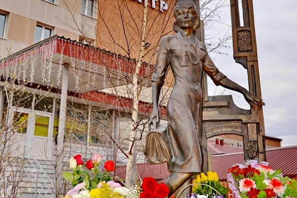 Памятник медсестре у Травматологической больницы Югры может стать символом Сургута